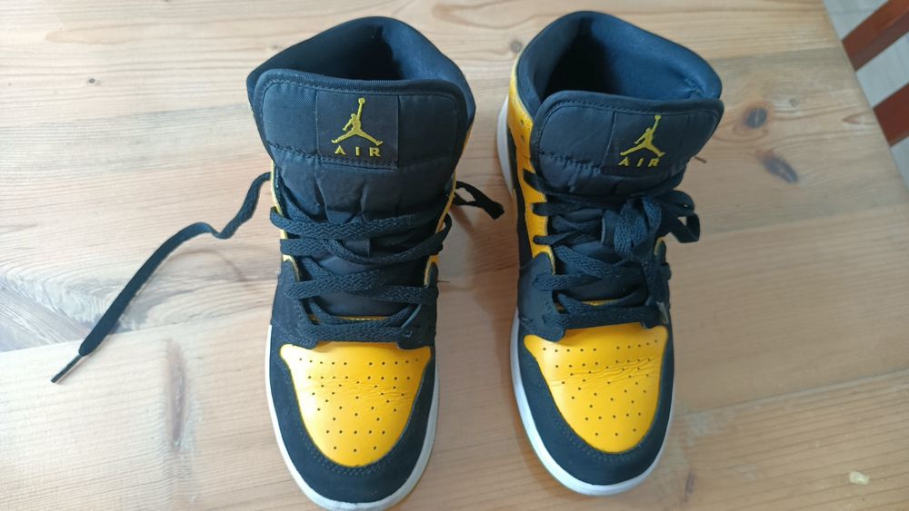 Nike Air Jordan 1 mid se HJ5940-071 rozm 39 (24.5 cm)