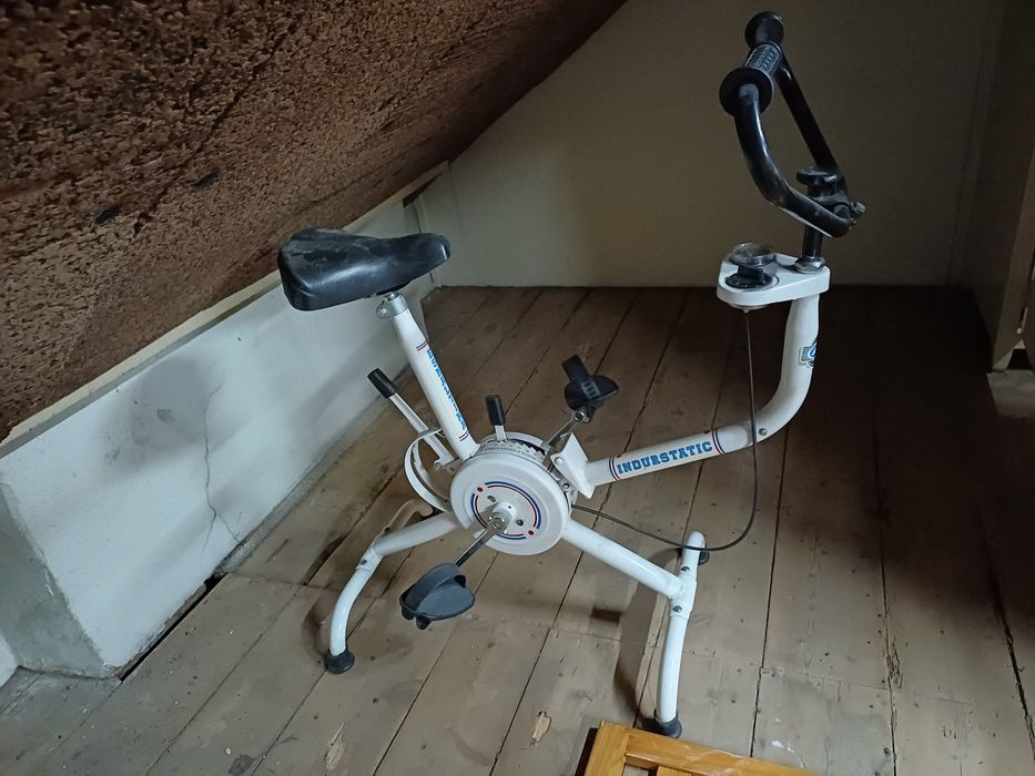 Bicicleta estática para exercicio fisico
