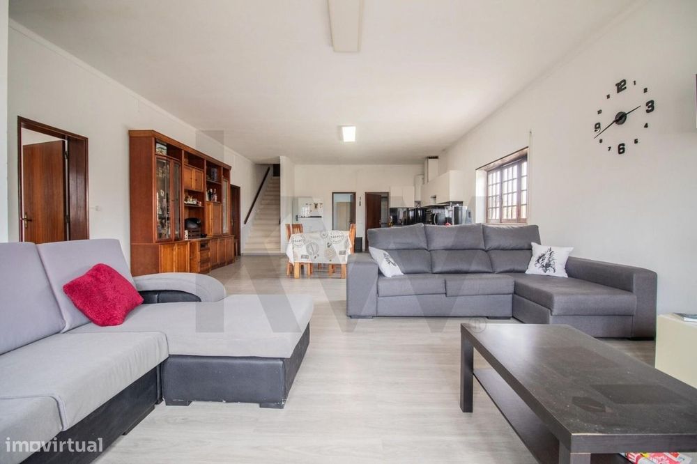 Moradia com vista mar, situada numa aldeia piscatória a 200m da praia