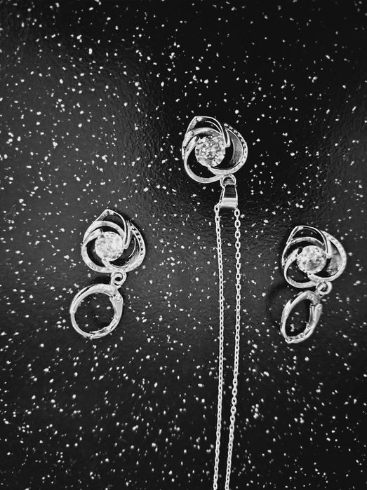 Kolczyki w kształcie serca z zawieszką