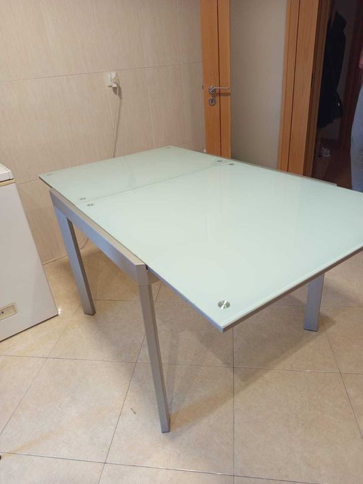 Mesa Vidro Extensível 90x90/150x90cm + 4 Cadeiras