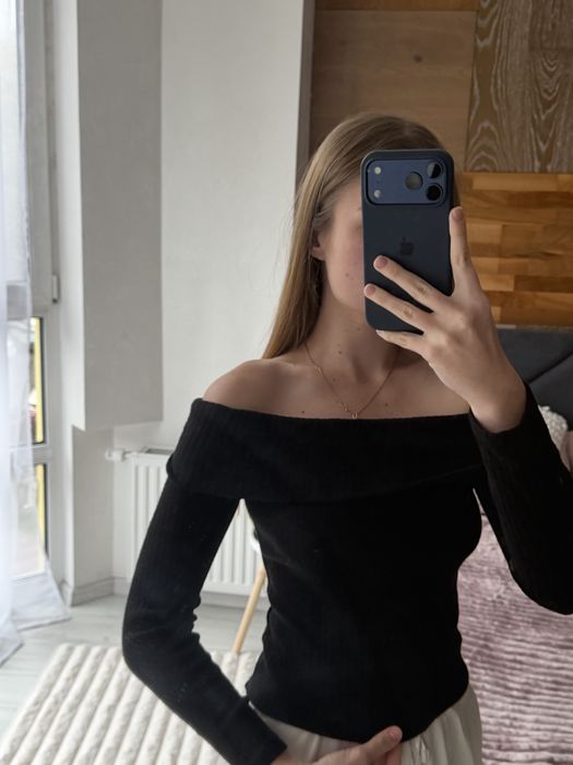кофтинка зі спущеними плечима Stradivarius
