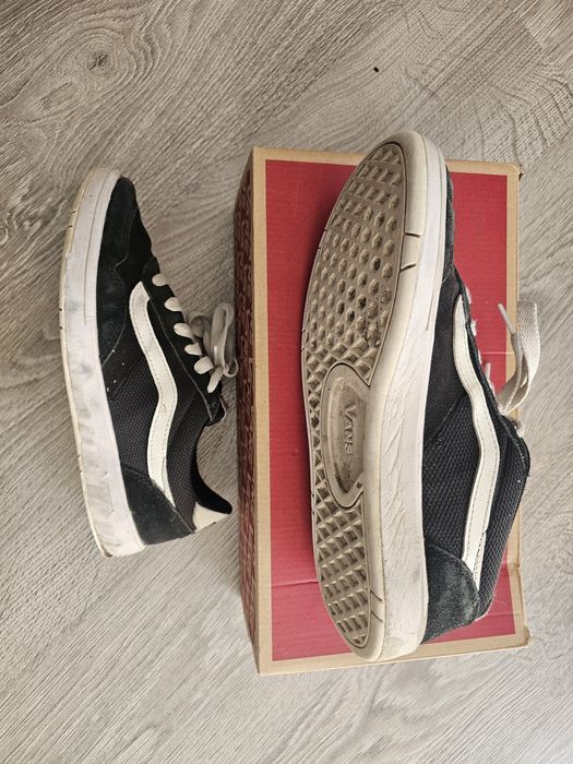 Buty vans  czarne  roz 42