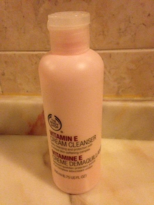 Leite e espuma limpeza facial Body Shop