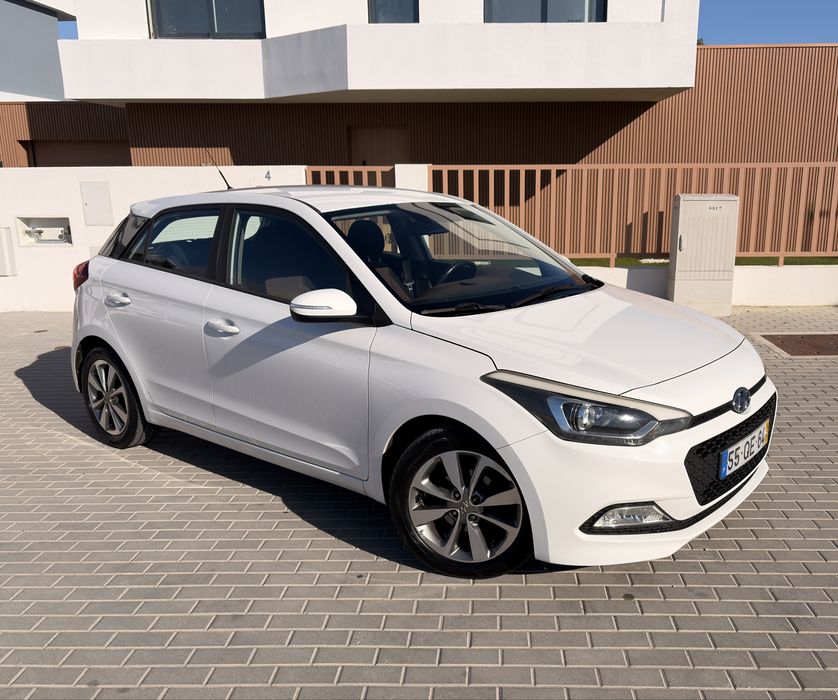 Hyundai i20 • 1.2 STYLE 85cv • 126.000 kms