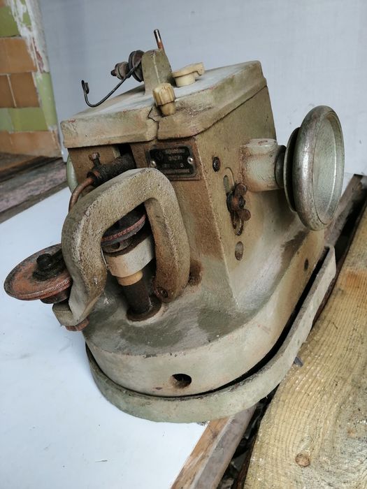 Машинка швейна промислова скорняжка