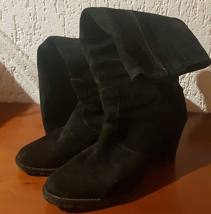 Botas pretas "Foreva" cano médio Tamanho 36. Salto médio grosso