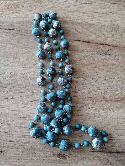Długie niebieskie koraliki z srebra oprawa