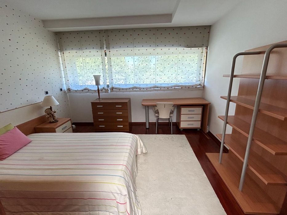Quarto juvenil completo ótimo estado