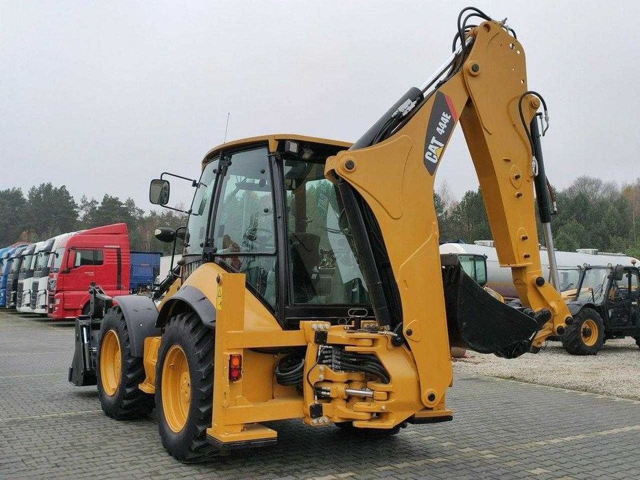 Екскаватор-навантажувач Caterpillar 444E