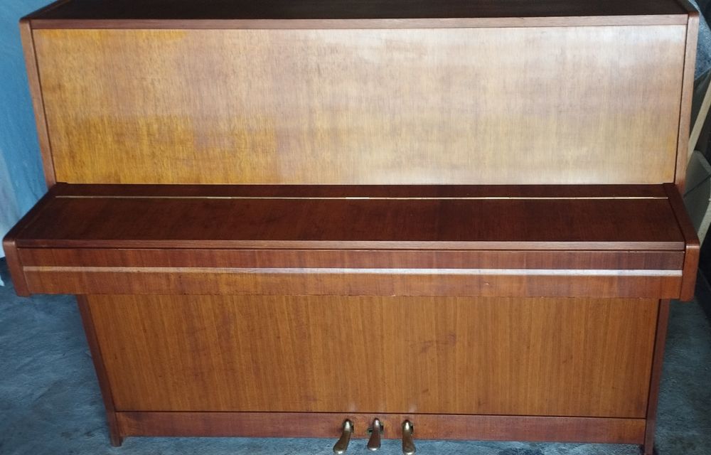 Piano Petrof transporte e afinação incluídos