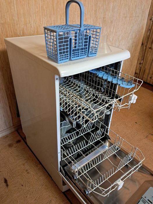 Продам новую посудомоечную машину без упаковки.