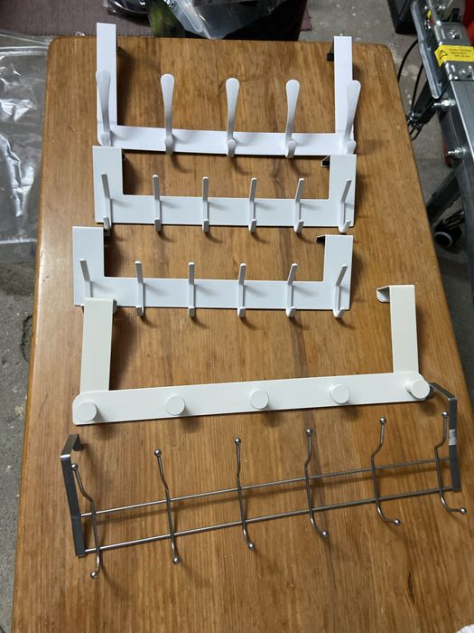 Cinco cabides para colocar nas portas para colocar toalhas ou roupas