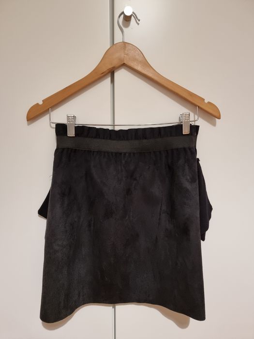 Saia tipo pele cabedal preta da Zara