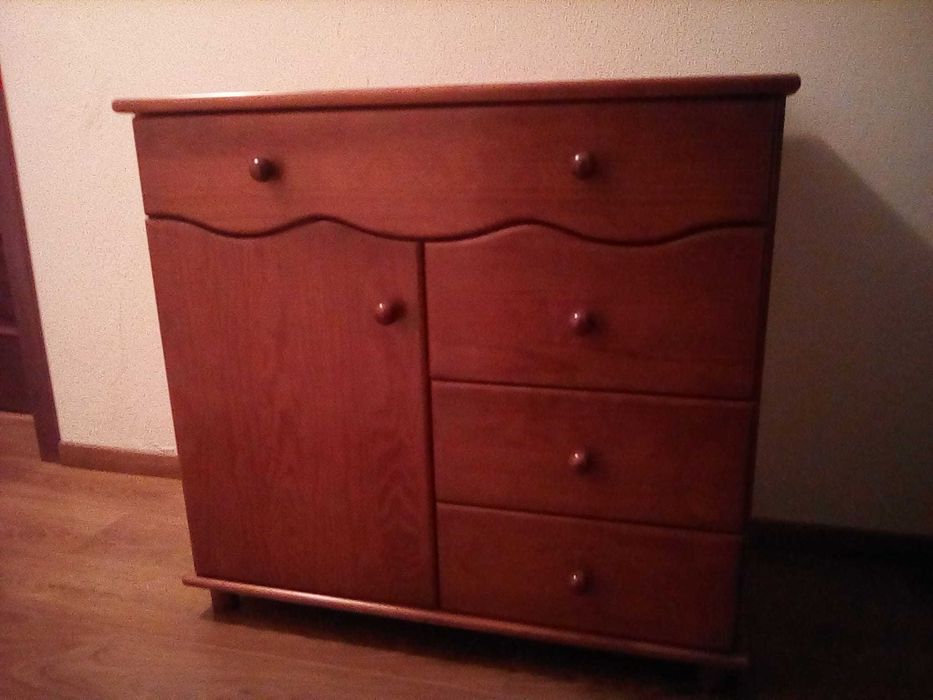 Quarto de bebé convertível em cama de solteiro em madeira maciça