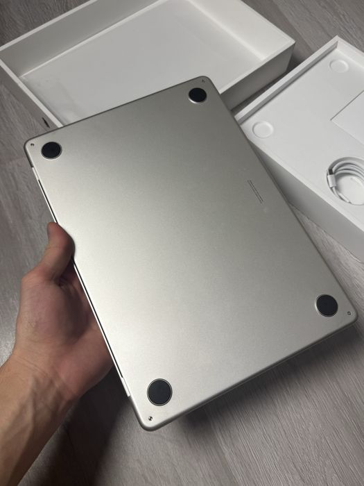 macbook air 13 m3 (2024) 8/256 офіційний 92% акумулятор