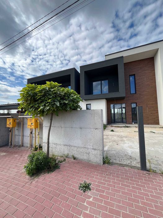 Продаж стильного дуплексу в елітному районі Green Hills. Міські мережі