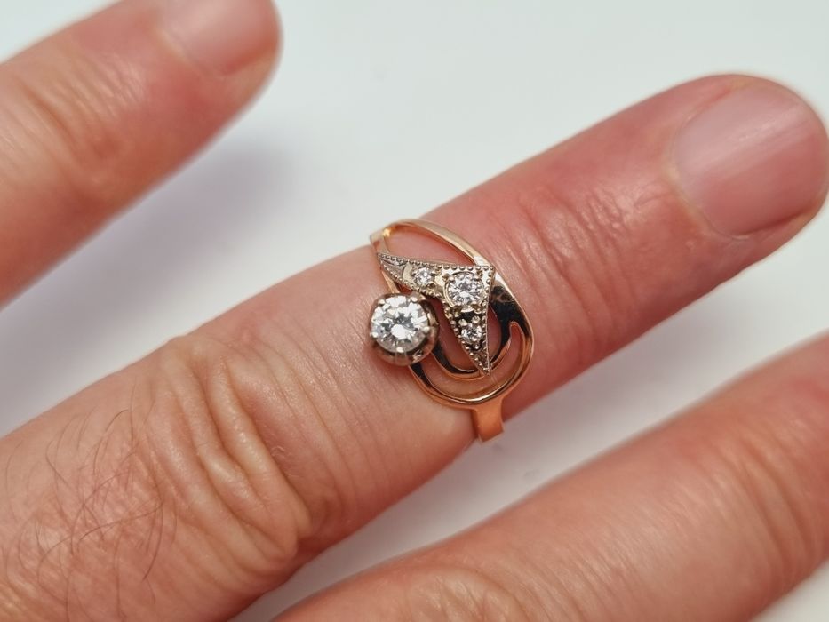 Золотое кольцо с бриллиантами