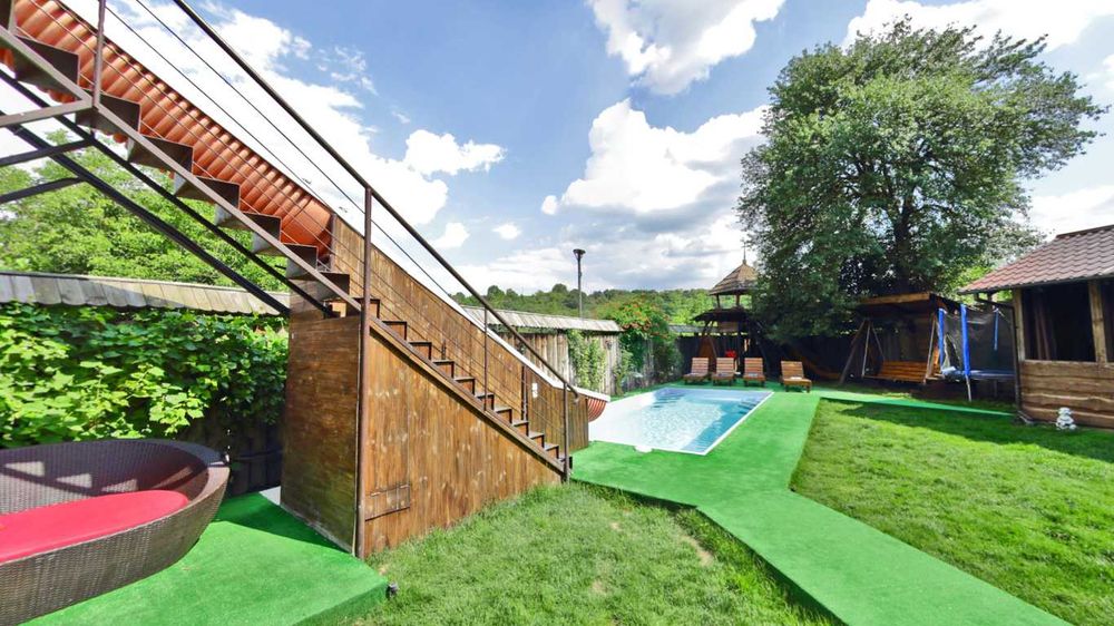 Аренда дома с Бассейном Горкой Джакузи и Бильярдом .