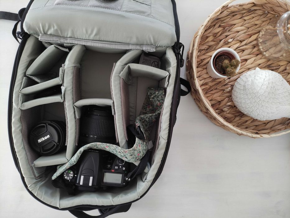 Nikon D7000 + 18-105mm + 50mm + extras
