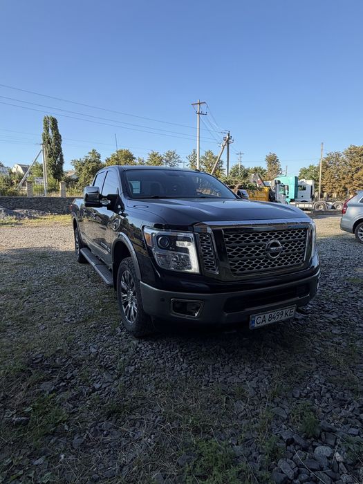 Nissan Titan platinum 2018