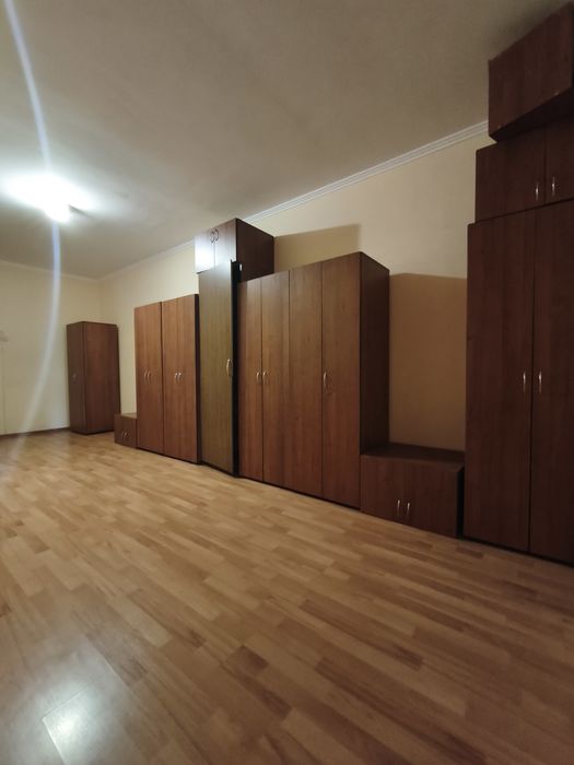 Трьохкімнатна 123 м.кв. з ремонтом Тургенівська