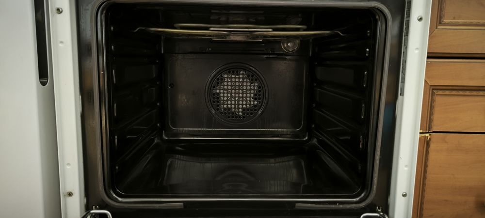 Piekarnik elektryczny Whirlpool z płytą