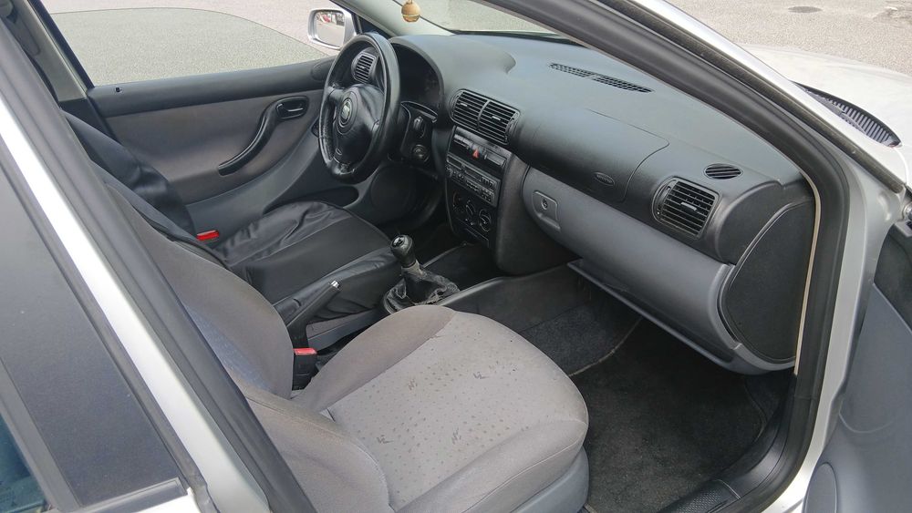 Seat Toledo 1.6 4P 185000KM T.extras Bom Preço