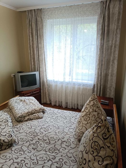 ПОДОБОВА ОРЕНДА 2-х кімнатної квартири на 1-му поверсі ПОБЛИЗУ БАСЕЙНУ