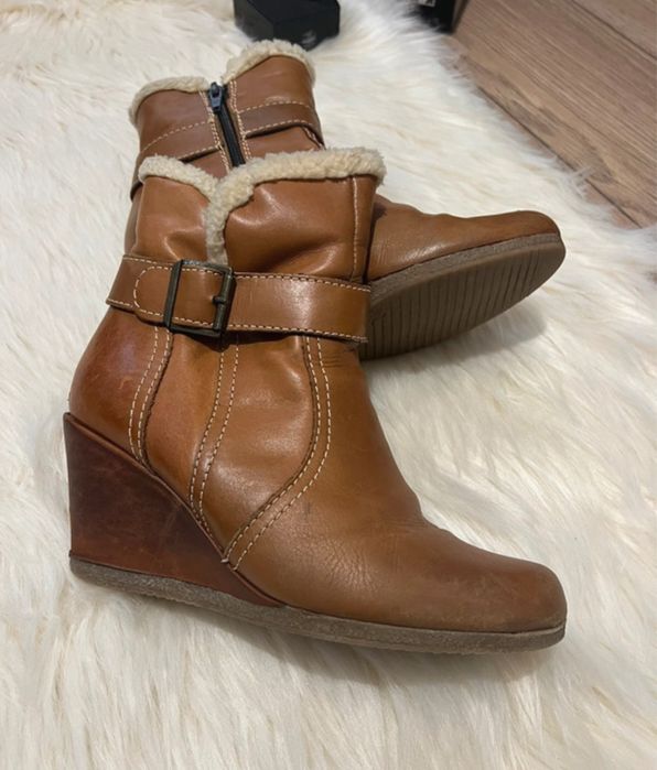 Brązowe karmelowe botki na koturnie Lasocki 37