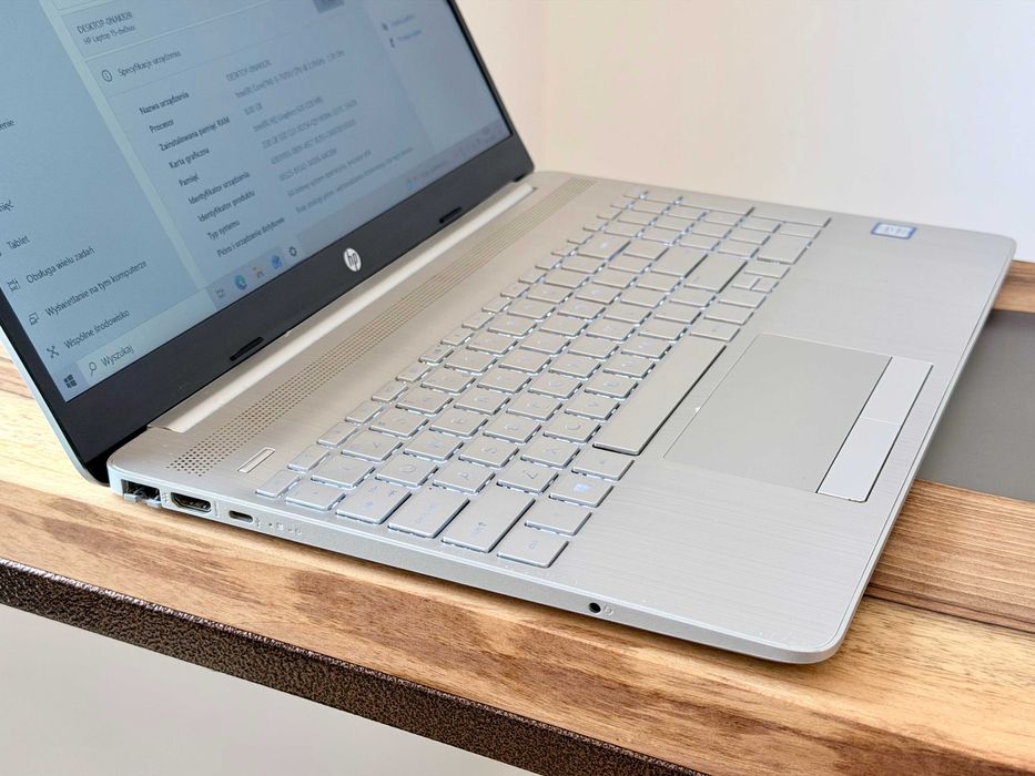 HP Pavilion 15 / i3-7020U / 8GB DDR4 / 256GB SSD / 15,6 FHD / UHD 620