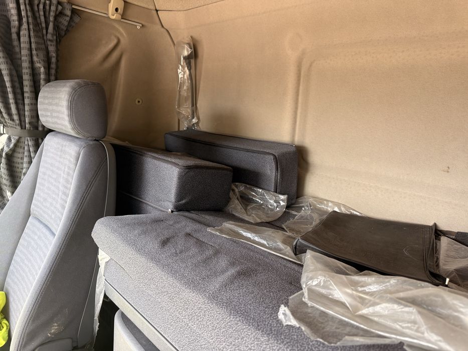 SCANIA P270 CAIXA CORTINAS+TETO+PLATAFORMA RETRATIL 8M #OPORTUNIDADE#