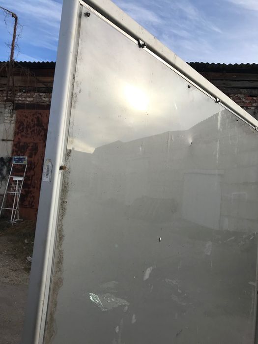 Экран проектора кинотеатра рекламный штенд