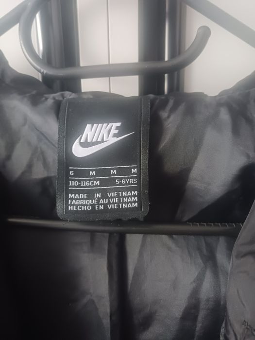 Kurtka jesienna przejściówka Nike rozm. 110/116