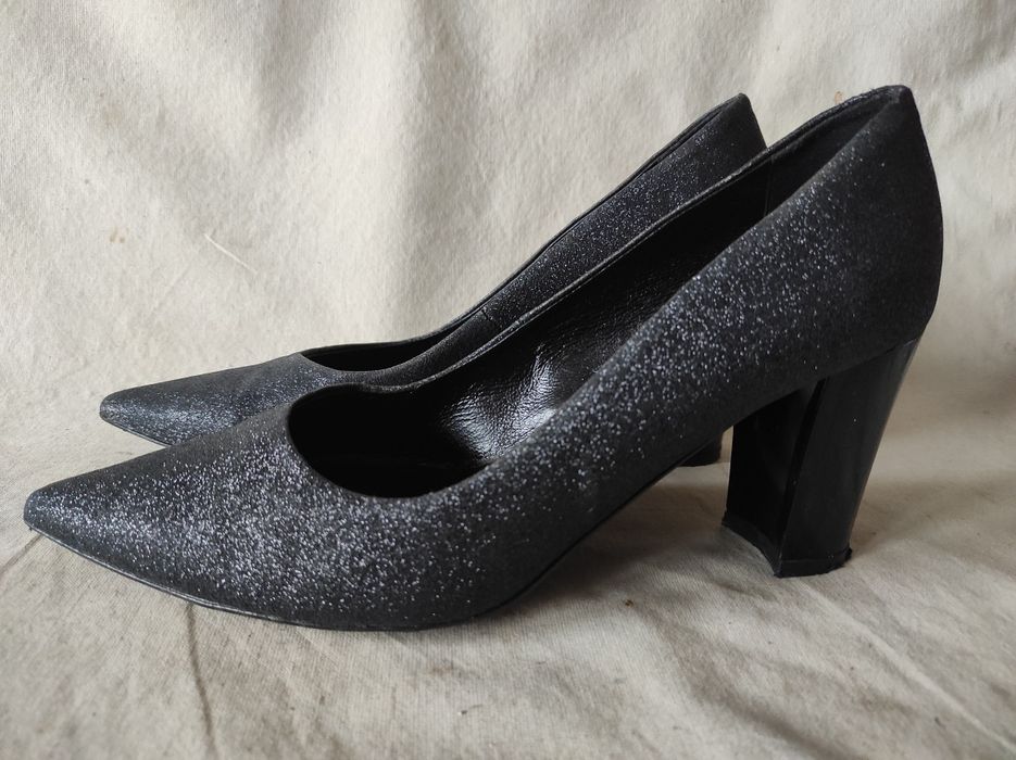 Czarne czółenka brokatowe damskie na słupku  Giulio Santero skóra  39