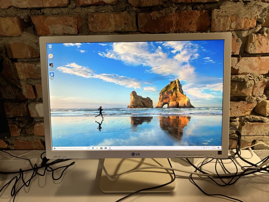 Монітор LG білий 24 діагональ