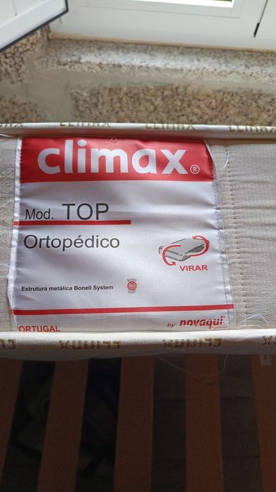 Cama de solteiro branca