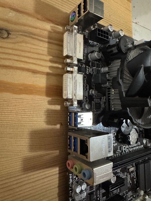 Комплект Gigabyte GA-H81M-D2W, intel i3 4160 4gb ddr3