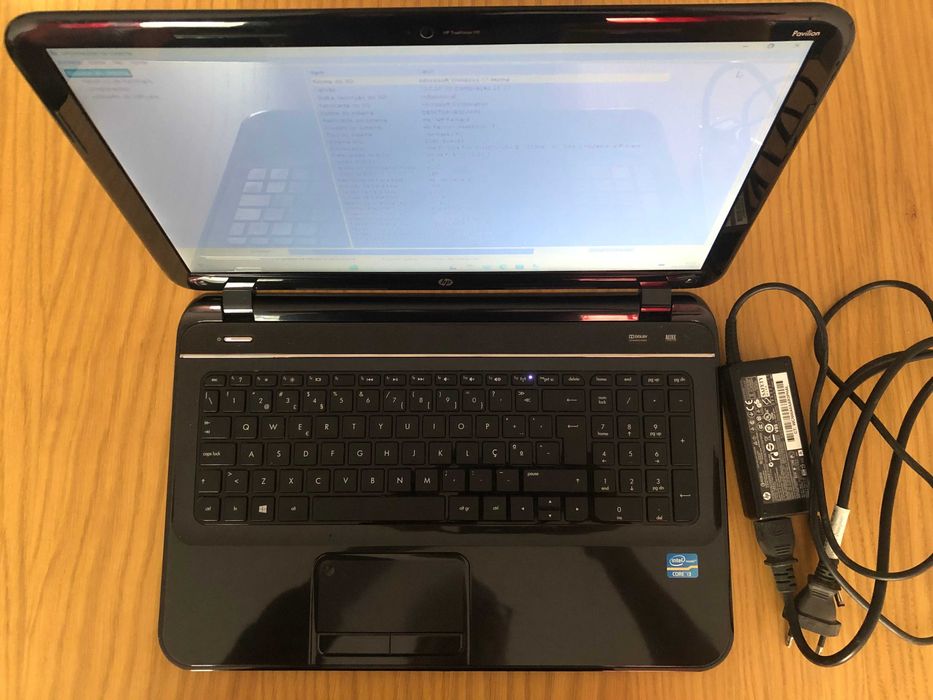 Vendo portátil Hp SleekBook 15,com mala. Não é a versão touchscreen