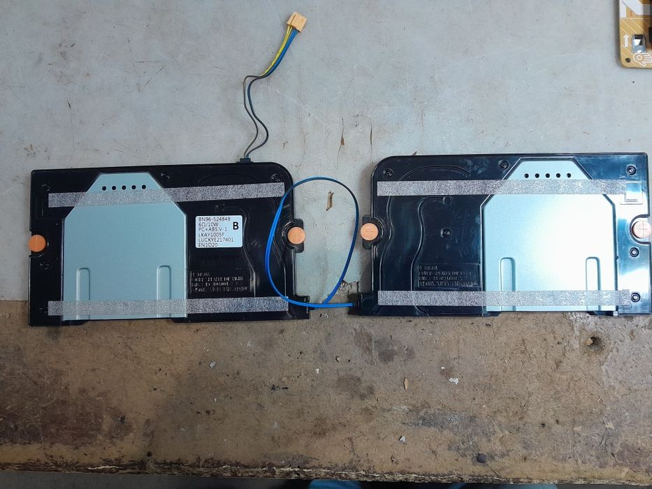 Colunas para TV Samsung modelo UE50AU8005K