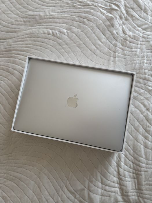 Продам macbook Air m1