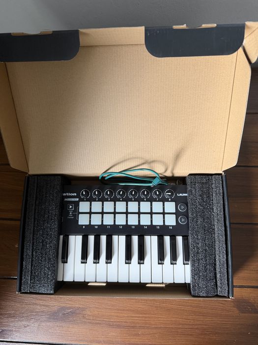 NOVATION LaunchKEY mini mk2