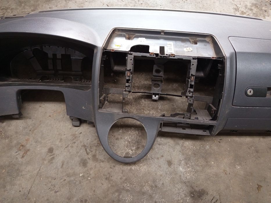 Deska rozdzielcza kompletna VW T5 super stan