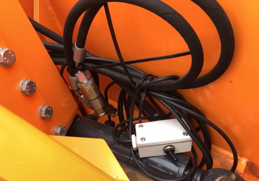 Pług do śniegu Nesbo odśnieżny regulowany V hydrauliczny Iseki Kubota