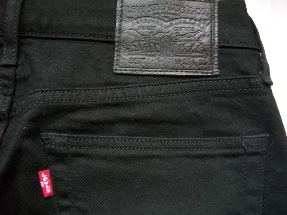 черные джинсы Levis  519 32-30 полут. 39-39.5 см оригинал