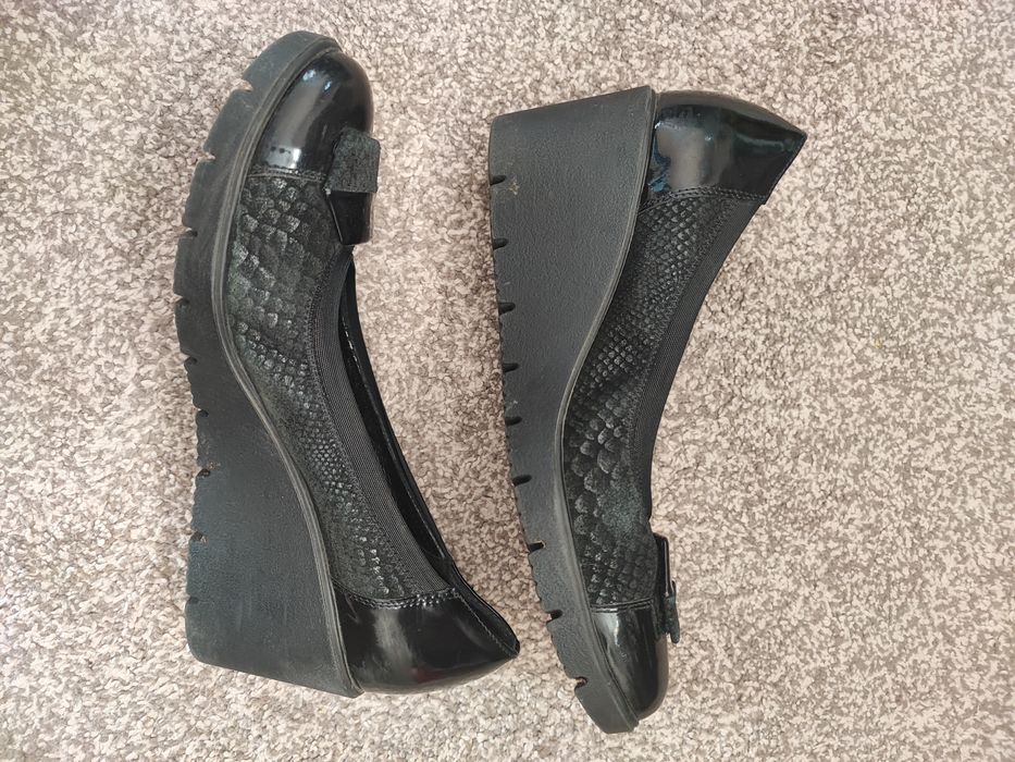 Czarne buty damskie na koturnie 37 Lasocki