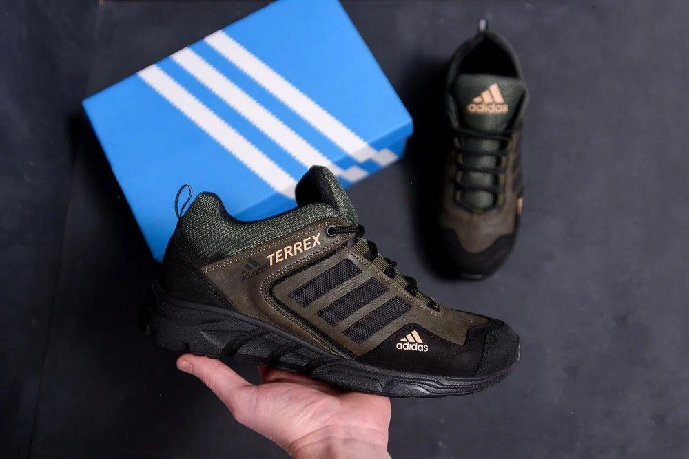 Кроссовки кожаные мужские цвета хаки демисезонные adidas