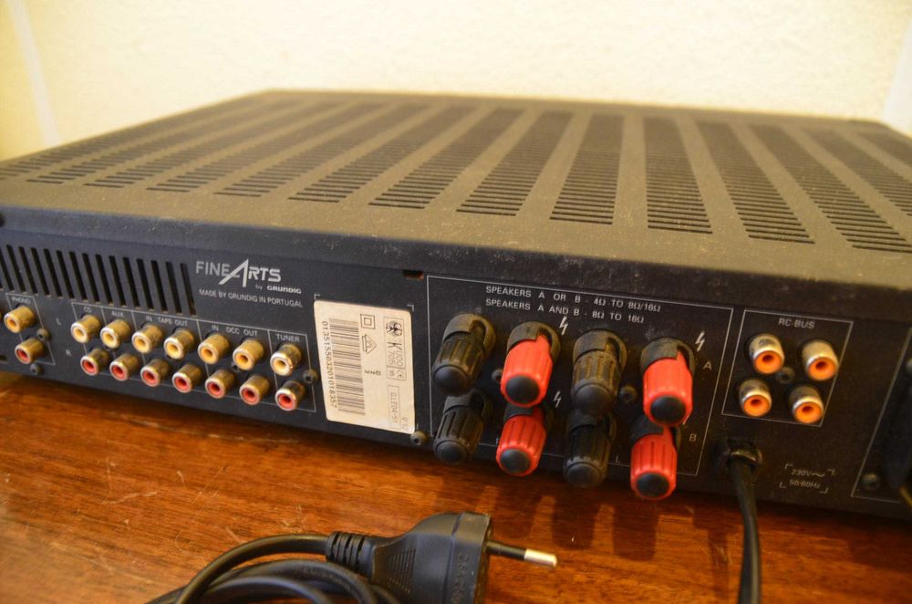 Amplificador Grundig Fine Arts V 12