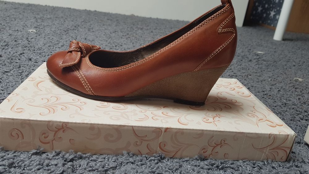 Buty skórzane Lasocki 37
