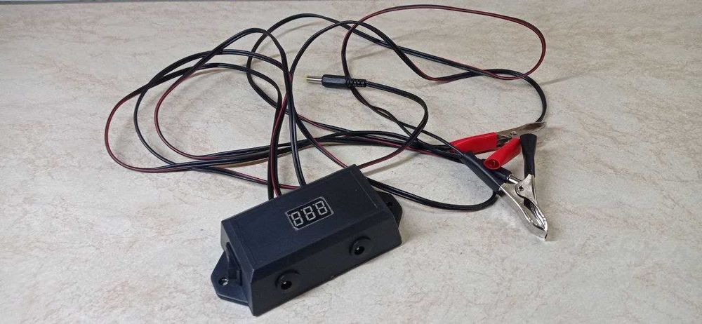 ДБЖ  для интернета 12В и роутера 9В с вольтметром горизонтальный
